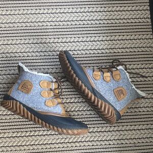 Sorel Women's Out 'N About gray felt & brown leather ankle waterproof duck boots